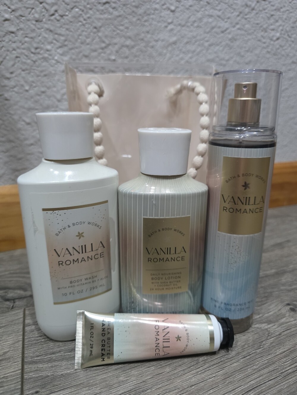 Bath & Body Works Vanilla Romance Gift Set - White & Gold